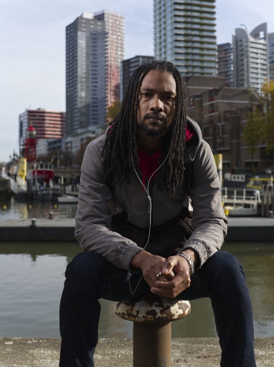 Man posing at the Wijnhaven Rotterdam in front of a fuji gfx50s off camera flash 63mm lens.