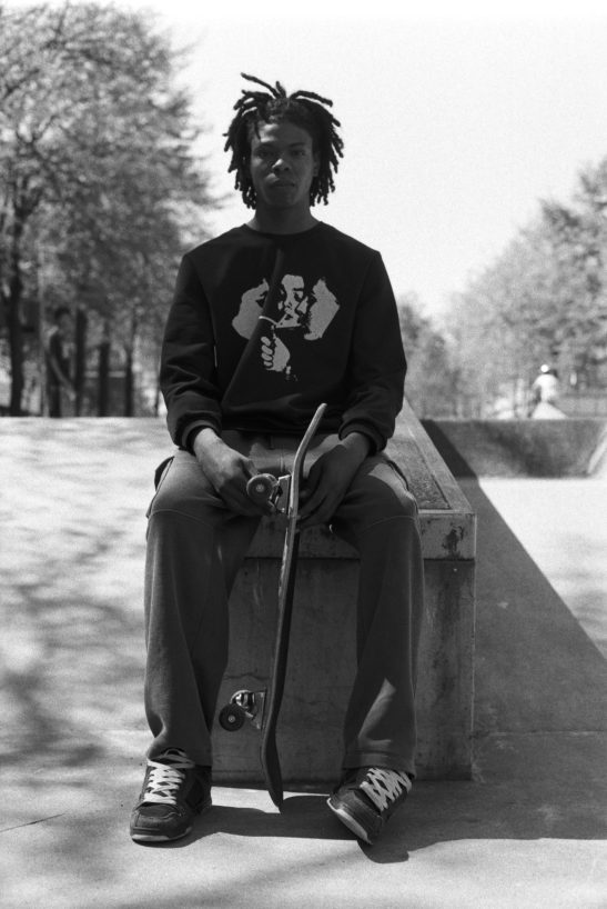 Street portret young man posing rotterdam.