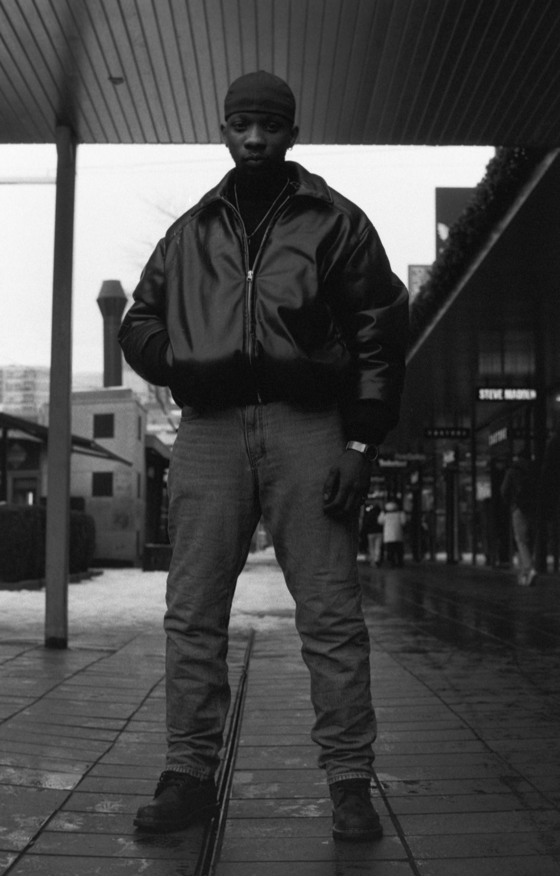 B&W portrait taken with leica m3 on kentmere 400 @800 in Rotterdam.