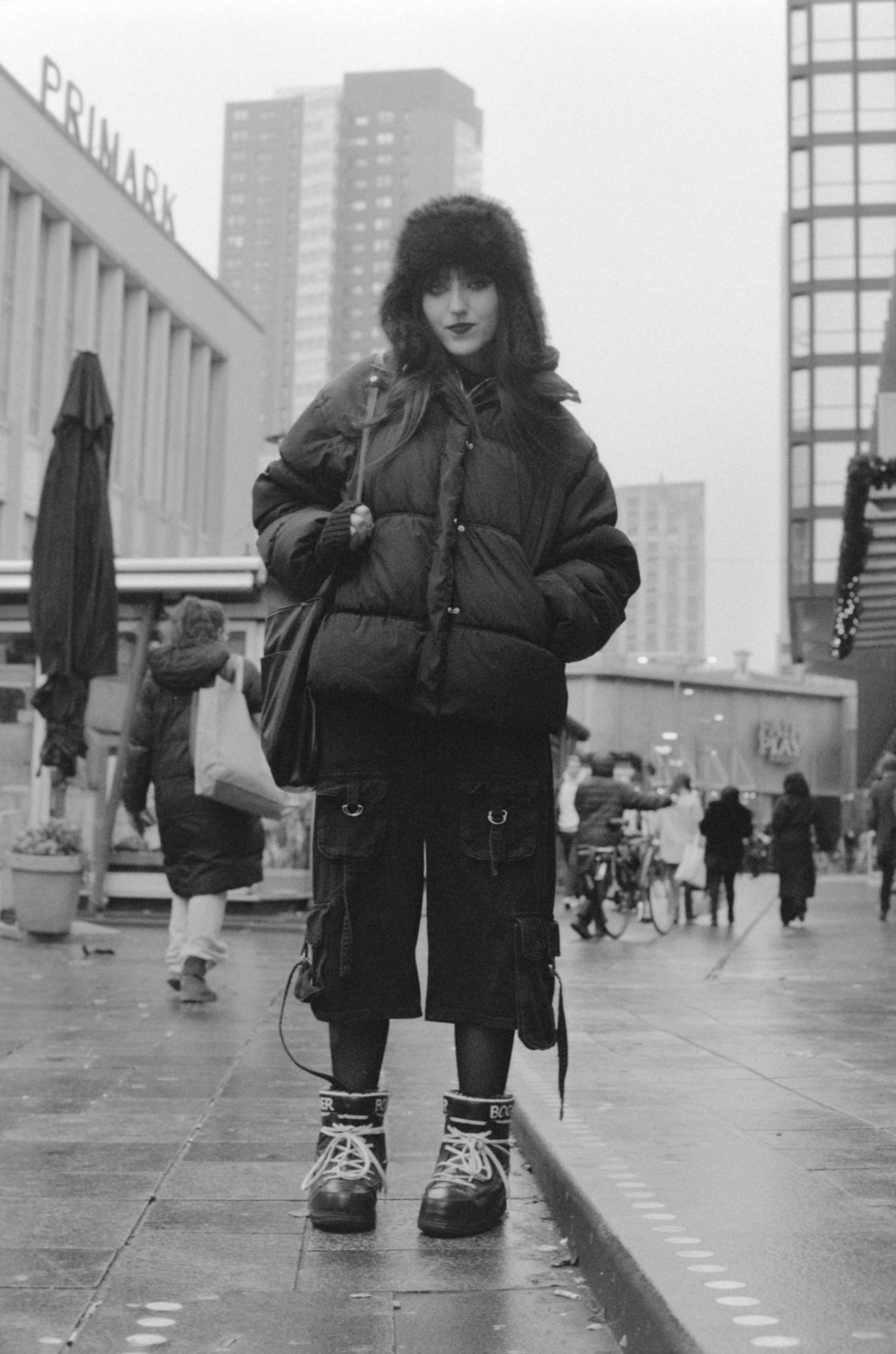 Street portret woman during winter rotterdam.