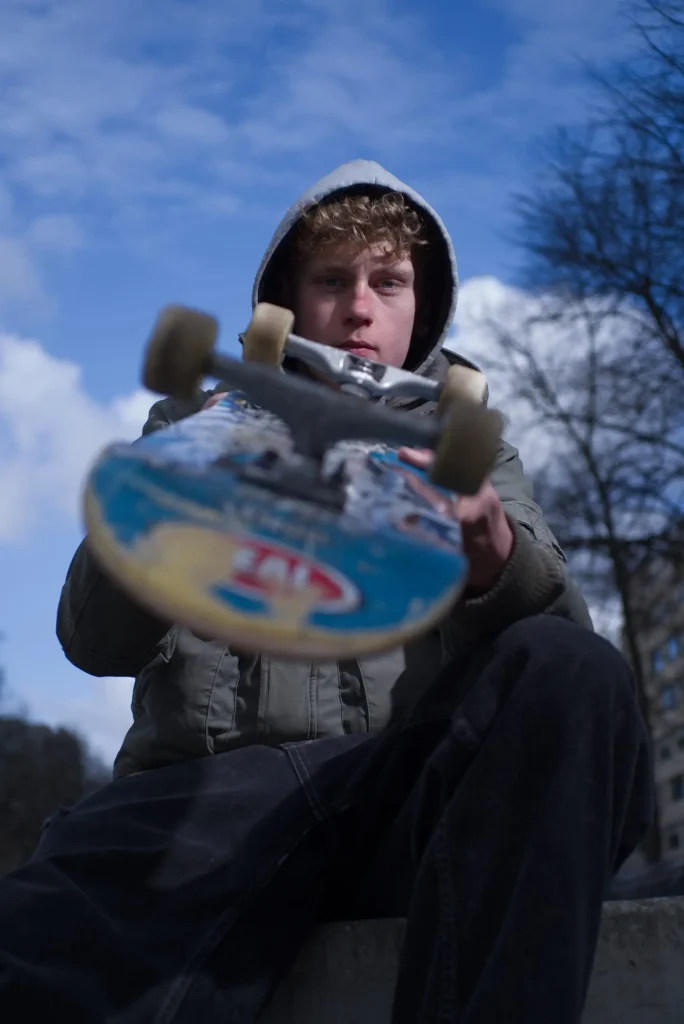 Street portret man skateboard rotterdam.